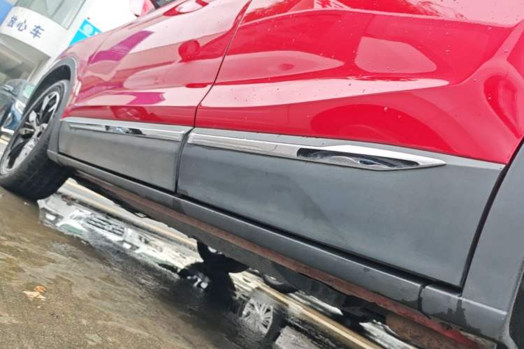 Used FAW Senya R9 2018 1.2T Automatic Luxury Smart Edition Left Side Sill