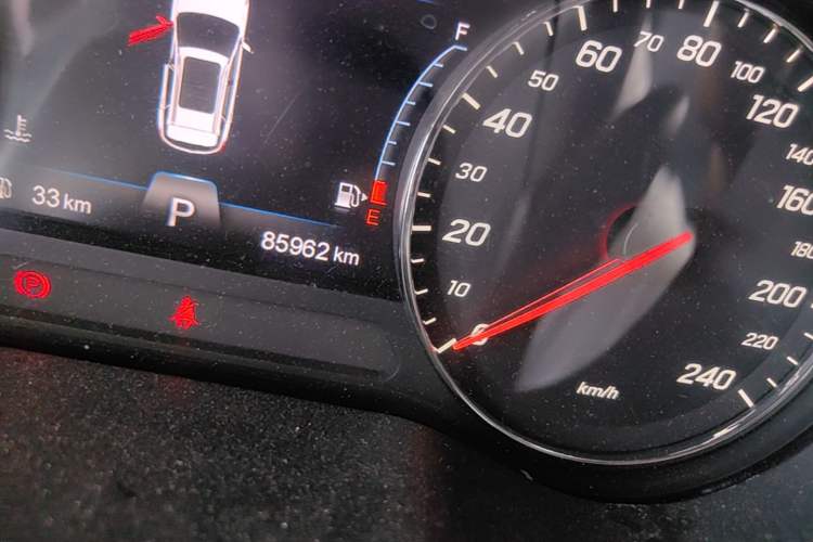 Used FAW Senya R9 2018 1.2T Automatic Prestige Smart Enjoyment Model Odometer Close Up