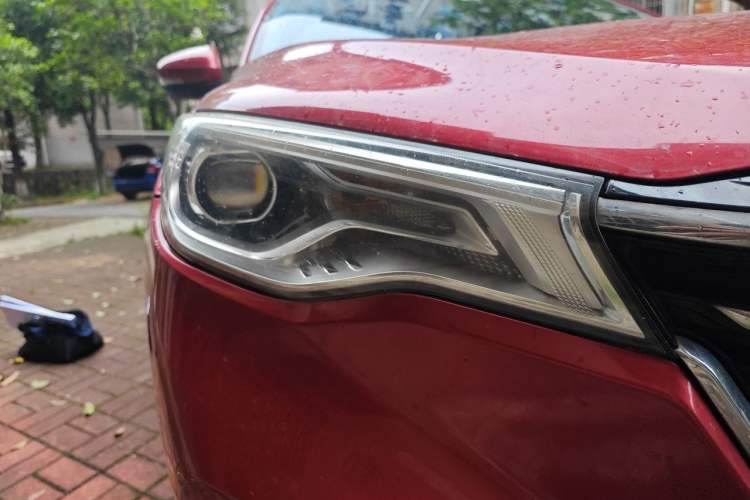 Used FAW Senya R9 2018 1.2T Automatic Prestige Smart Enjoyment Model Right Front Headlight