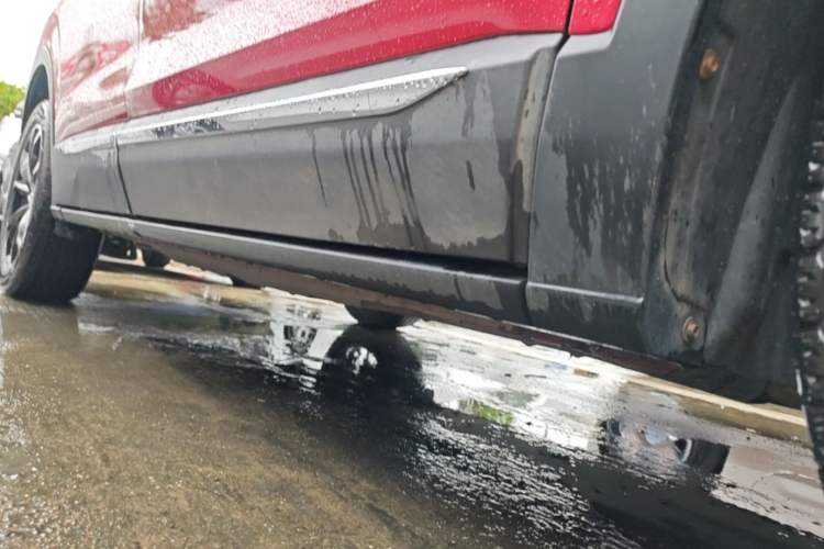 Used FAW Senya R9 2018 1.2T Automatic Luxury Smart Edition Right Side Sill