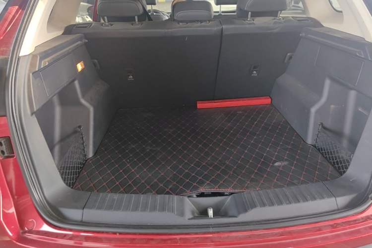 Used FAW Senya R9 2018 1.2T Automatic Prestige Smart Enjoyment Model Trunk