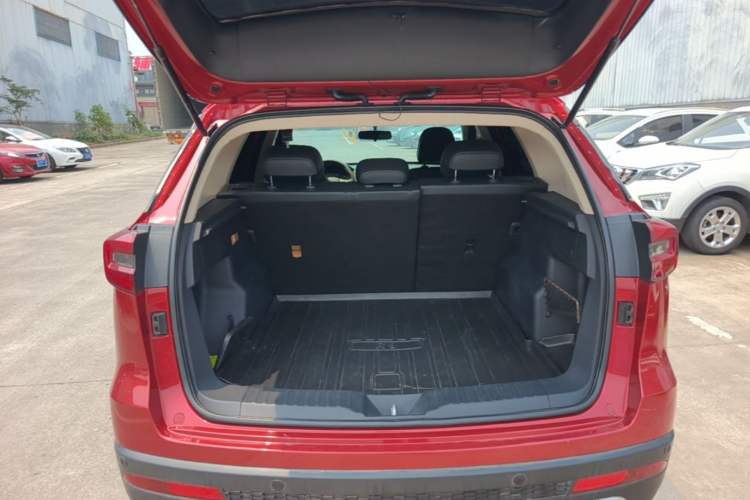 Used FAW Senya R9 2018 1.2T Manual Luxury Smart Edition Trunk