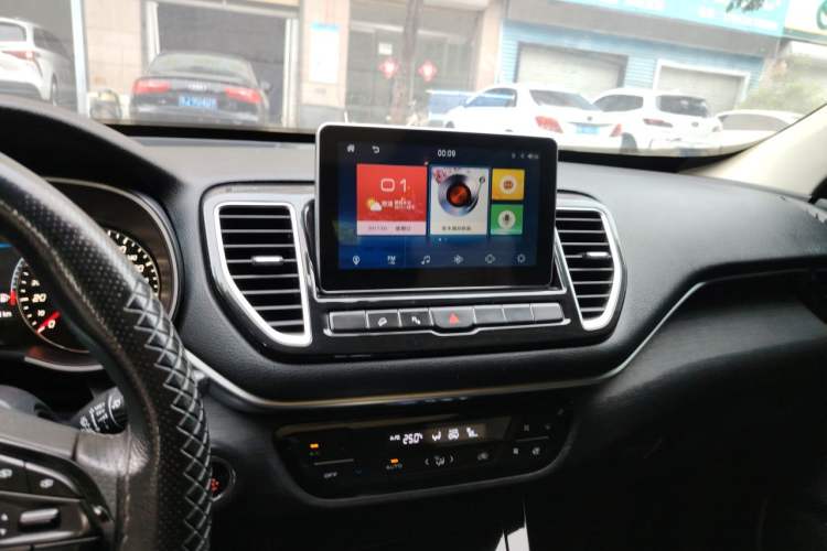 Used FAW Senya R9 2018 1.2T Automatic Prestige Smart Enjoyment Model Audio And AC Panel