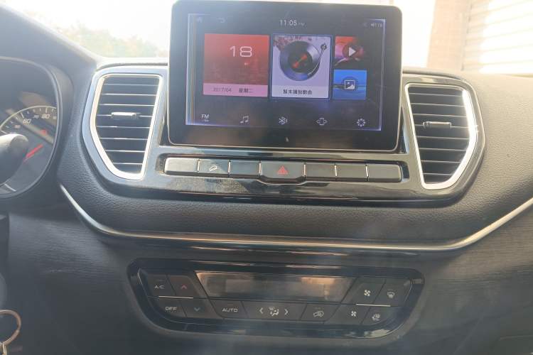 Used FAW Senya R9 2018 1.2T Automatic Comfortable Smart Edition Audio And AC Panel
