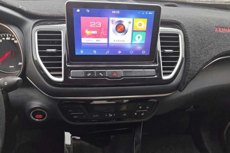 Used FAW Senya R9 2018 1.2T Automatic Prestige Smart Enjoyment Model Audio And AC Panel