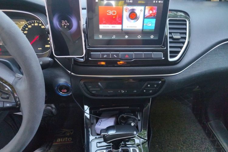 Used FAW Senya R9 2018 1.2T Automatic Luxury Smart Edition Audio And AC Panel