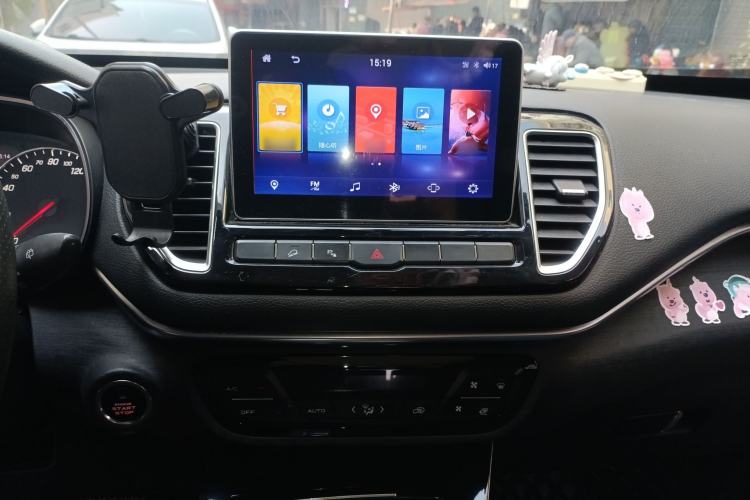 Used FAW Senya R9 2018 1.2T Automatic Prestige Smart Enjoyment Model Audio And AC Panel
