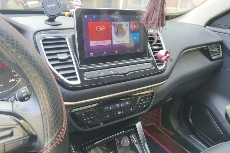 Used FAW Senya R9 2018 1.2T Manual Luxury Smart Edition Audio And AC Panel