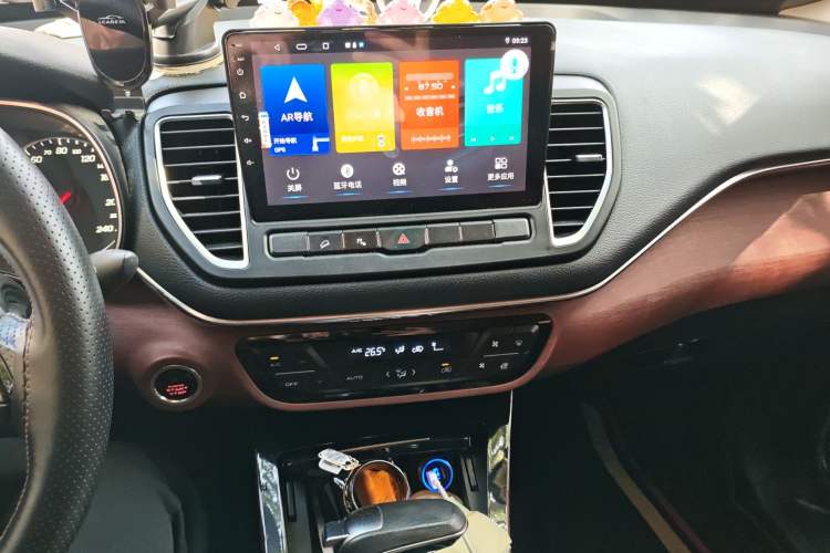 Used FAW Senya R9 2018 1.2T Automatic Luxury Smart Edition Audio And AC Panel
