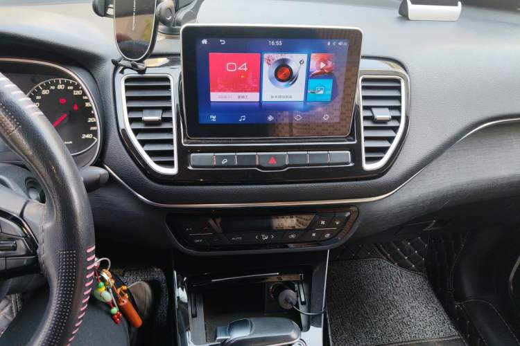 Used FAW Senya R9 2018 1.2T Automatic Comfortable Smart Edition Audio And AC Panel