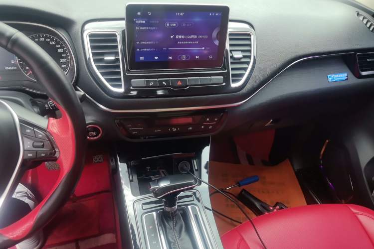 Used FAW Senya R9 2018 1.2T Automatic Luxury Smart Edition Audio And AC Panel