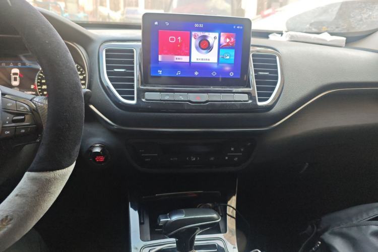 Used FAW Senya R9 2018 1.2T Automatic Luxury Smart Edition Audio And AC Panel