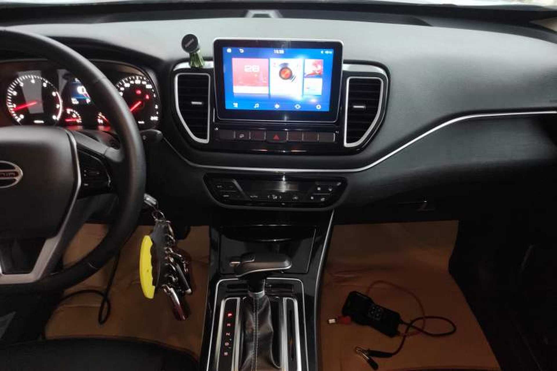 Used FAW Senya R9 2018 1.2T Automatic Comfortable Smart Edition Audio And AC Panel