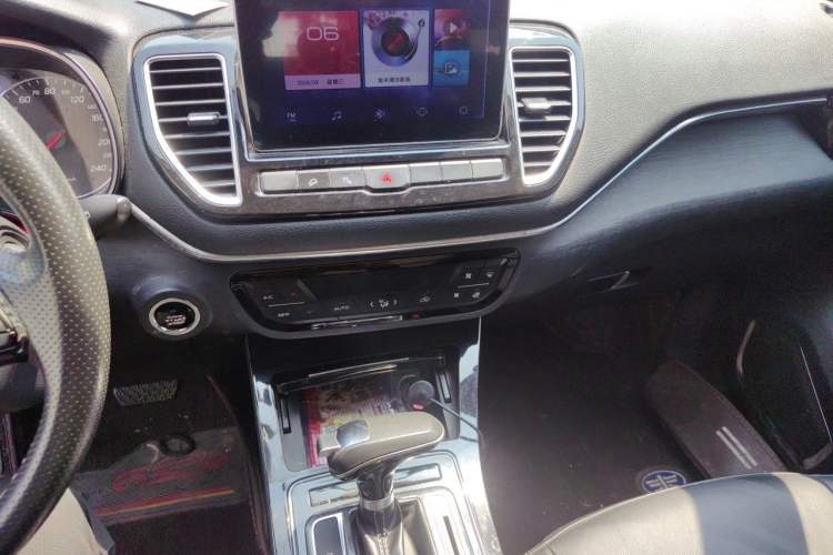 Used FAW Senya R9 2018 1.2T Automatic Luxury Smart Edition Audio And AC Panel
