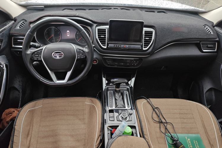 Used FAW Senya R9 2018 1.2T Automatic Prestige Smart Enjoyment Model Center Console