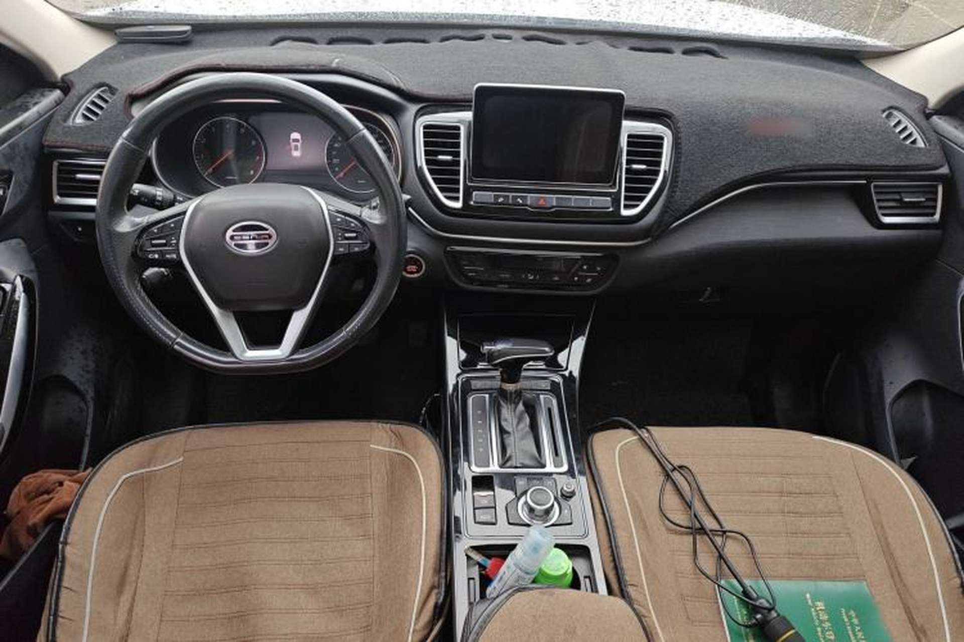 Used FAW Senya R9 2018 1.2T Automatic Prestige Smart Enjoyment Model Center Console