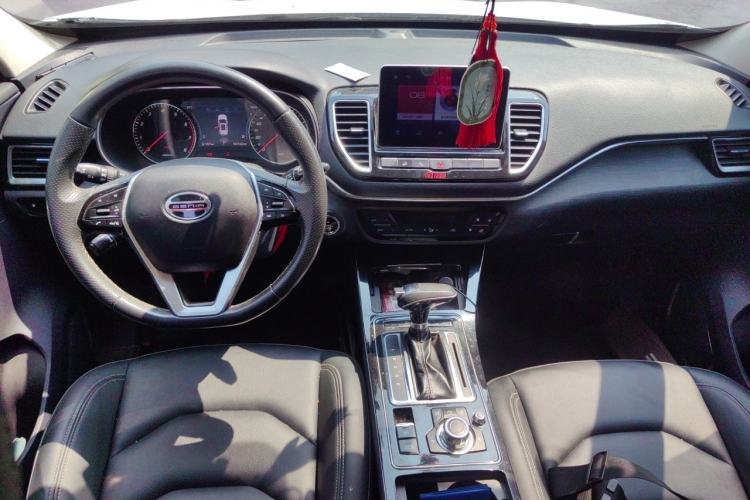 Used FAW Senya R9 2018 1.2T Automatic Luxury Smart Edition Center Console