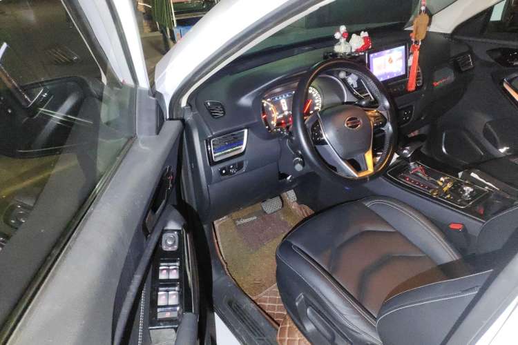 Used FAW Senya R9 2018 1.2T Automatic Luxury Smart Edition Driver Seat