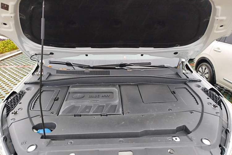 Used FAW Senya R9 2018 1.2T Automatic Luxury Smart Edition Engine Bay