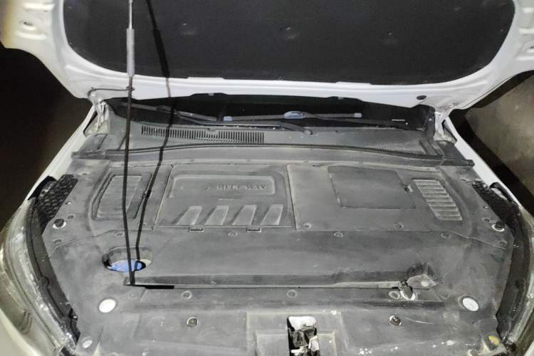 Used FAW Senya R9 2018 1.2T Automatic Luxury Smart Edition Engine Bay