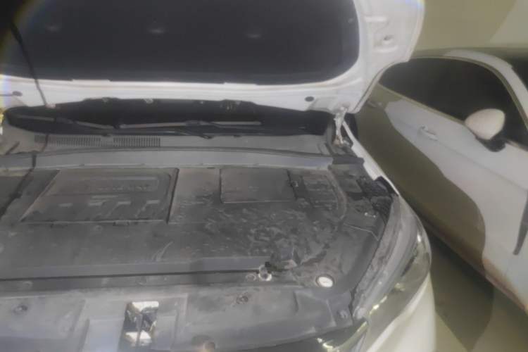 Used FAW Senya R9 2018 1.2T Automatic Luxury Smart Edition Engine Bay Left