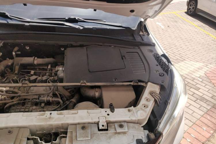 Used FAW Senya R9 2018 1.2T Automatic Luxury Smart Edition Engine Bay Left
