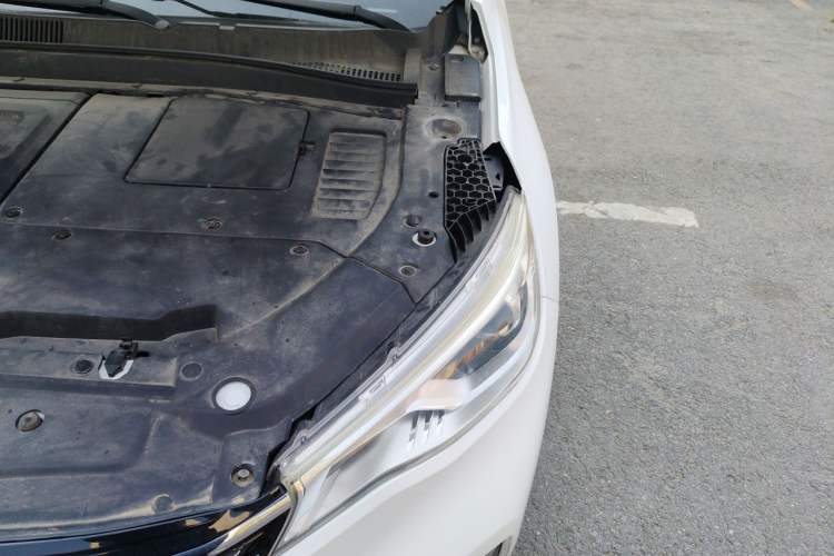 Used FAW Senya R9 2018 1.2T Automatic Comfortable Smart Edition Engine Bay Left