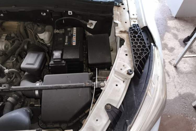 Used FAW Senya R9 2018 1.2T Manual Luxury Smart Edition Engine Bay Left
