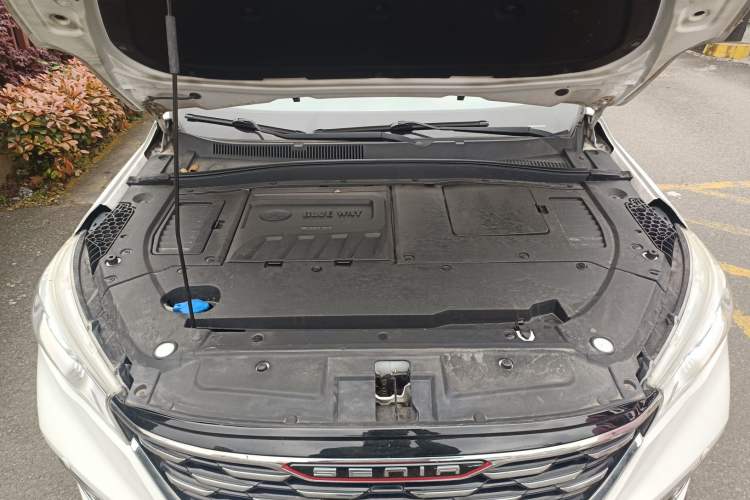 Used FAW Senya R9 2018 1.2T Automatic Luxury Smart Edition Engine Bay