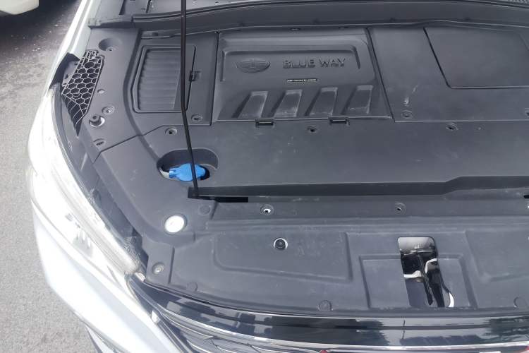 Used FAW Senya R9 2018 1.2T Automatic Luxury Smart Edition Engine Bay Right