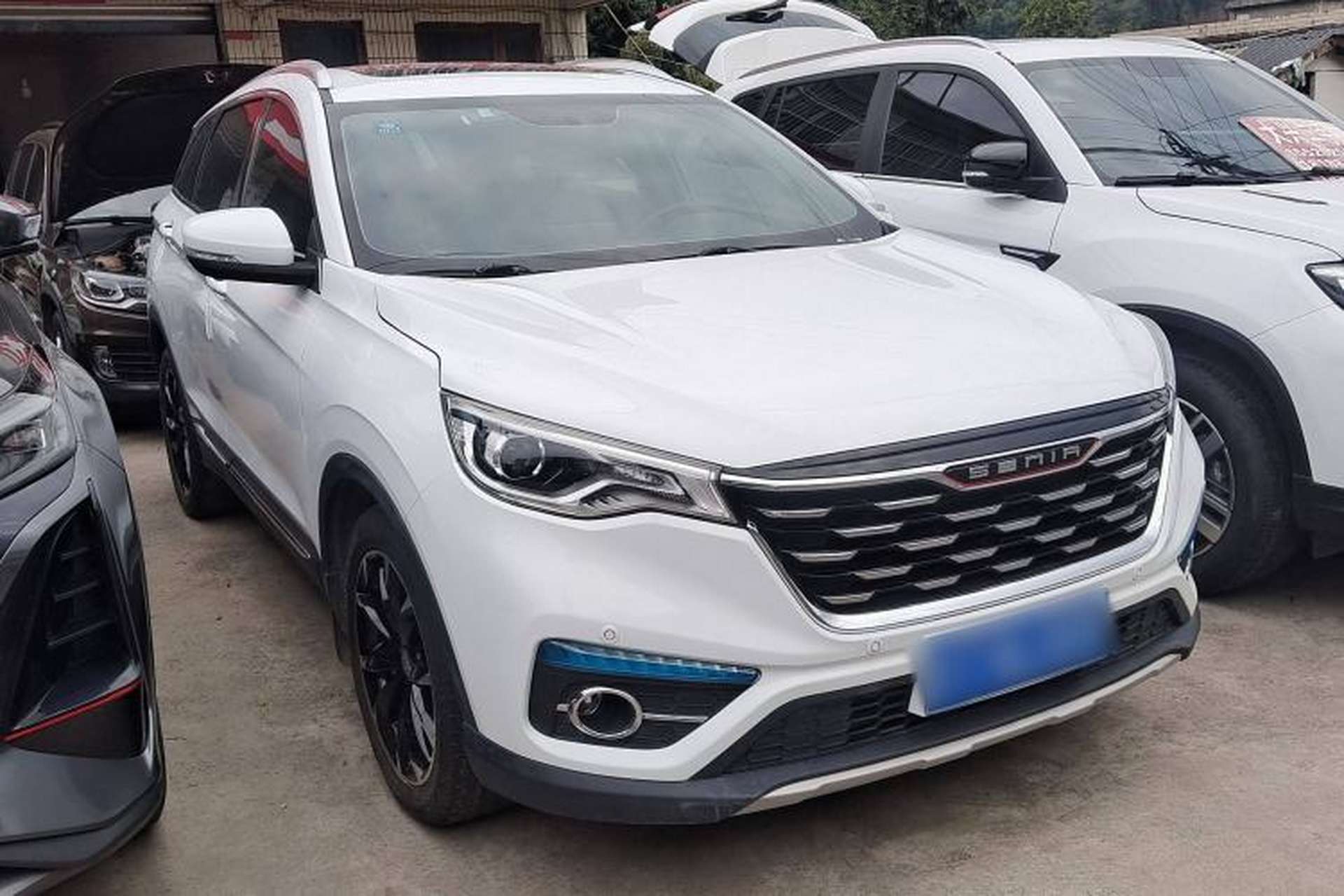 Used FAW Senya R9 2018 1.2T Manual Luxury Smart Edition Exterior 2