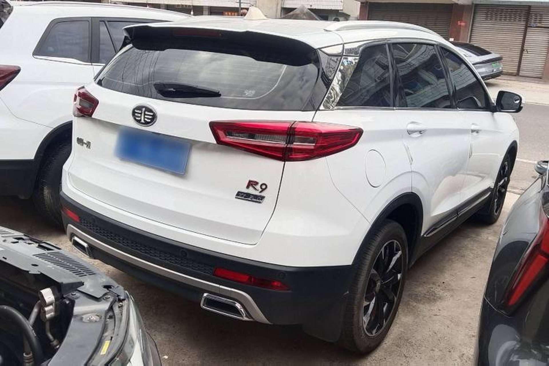 Used FAW Senya R9 2018 1.2T Manual Luxury Smart Edition Exterior 4