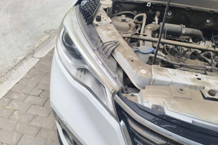 Used FAW Senya R9 2018 1.2T Manual Luxury Smart Edition Exterior 6