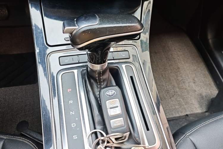 Used FAW Senya R9 2018 1.2T Automatic Prestige Smart Enjoyment Model Gear Lever