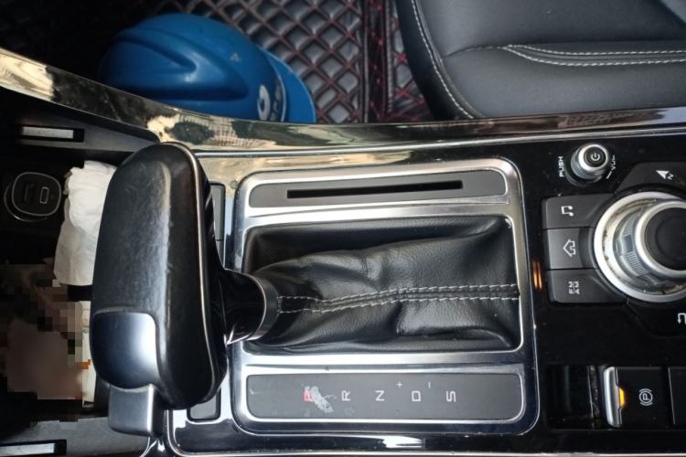 Used FAW Senya R9 2018 1.2T Automatic Prestige Smart Enjoyment Model Gear Lever
