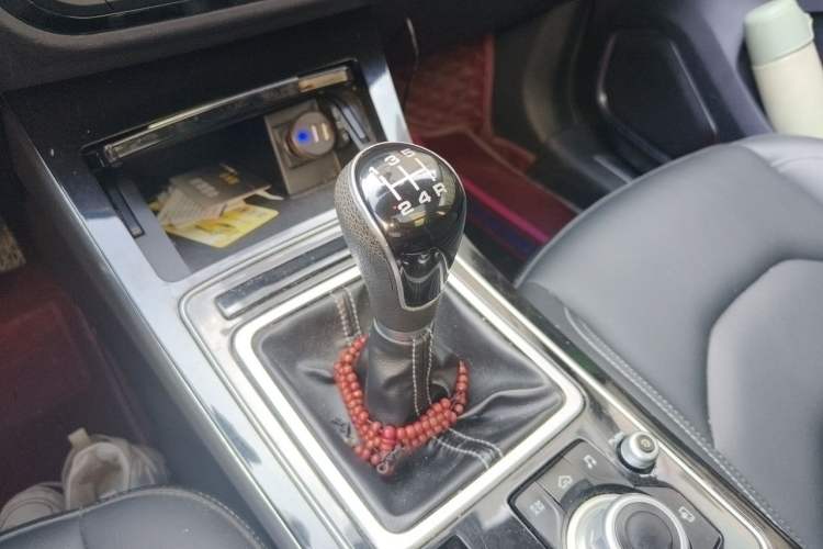 Used FAW Senya R9 2018 1.2T Manual Luxury Smart Edition Gear Lever