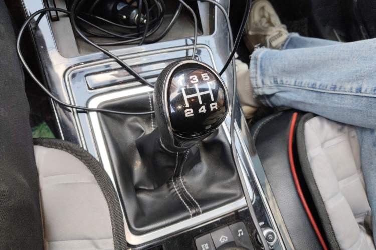 Used FAW Senya R9 2018 1.2T Manual Luxury Smart Edition Gear Lever