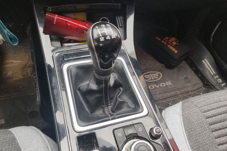 Used FAW Senya R9 2018 1.2T Manual Luxury Smart Edition Gear Lever