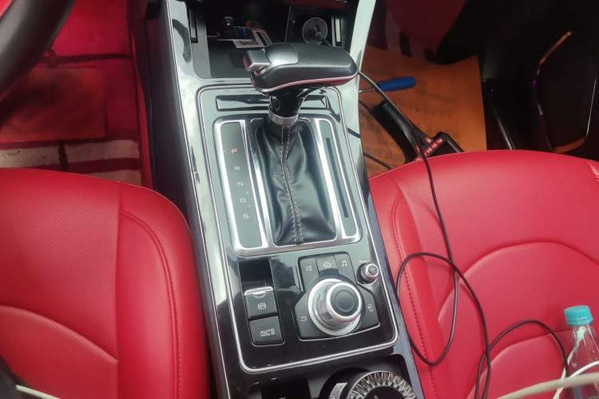 Used FAW Senya R9 2018 1.2T Automatic Luxury Smart Edition Gear Lever