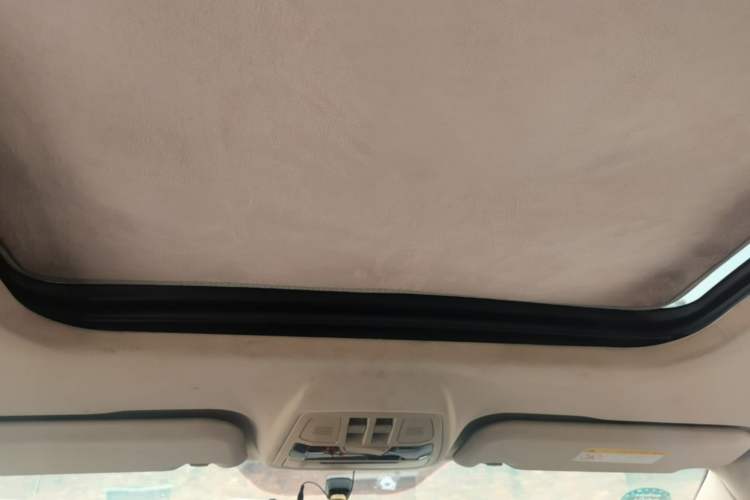 Used FAW Senya R9 2018 1.2T Automatic Luxury Smart Edition Headliner