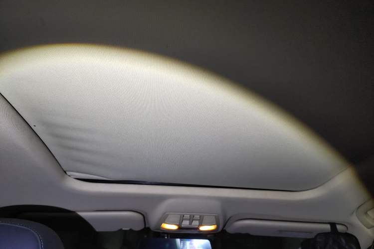 Used FAW Senya R9 2018 1.2T Automatic Luxury Smart Edition Headliner