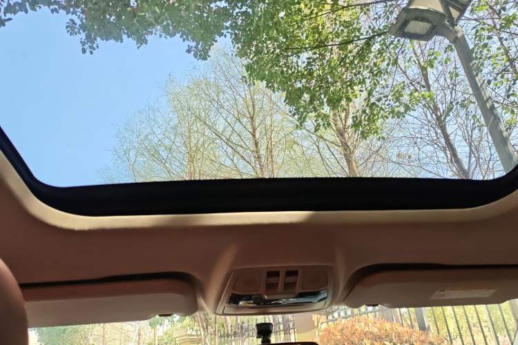 Used FAW Senya R9 2018 1.2T Automatic Luxury Smart Edition Headliner
