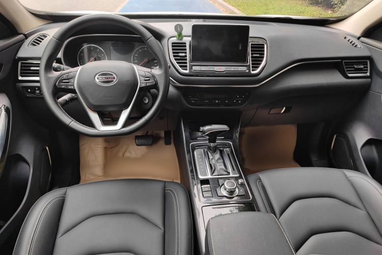 Used FAW Senya R9 2018 1.2T Automatic Comfortable Smart Edition Interior 1