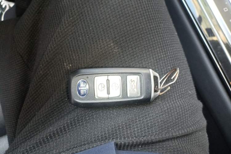 Used FAW Senya R9 2018 1.2T Automatic Prestige Smart Enjoyment Model Interior 1