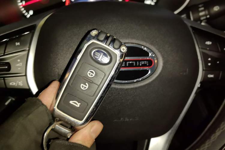 Used FAW Senya R9 2018 1.2T Automatic Luxury Smart Edition Interior 1