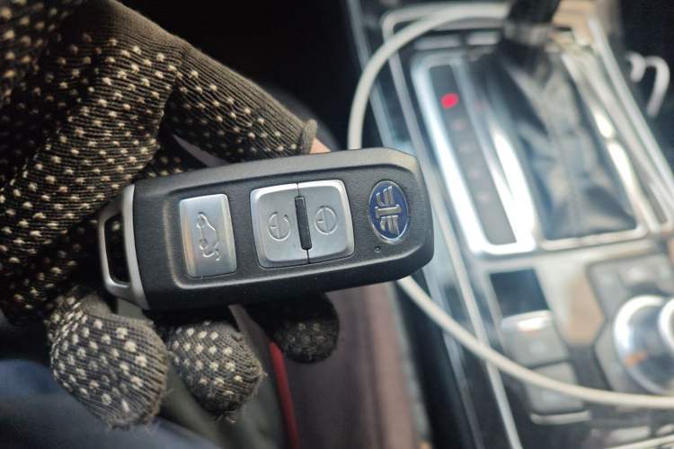 Used FAW Senya R9 2018 1.2T Automatic Luxury Smart Edition Interior 1