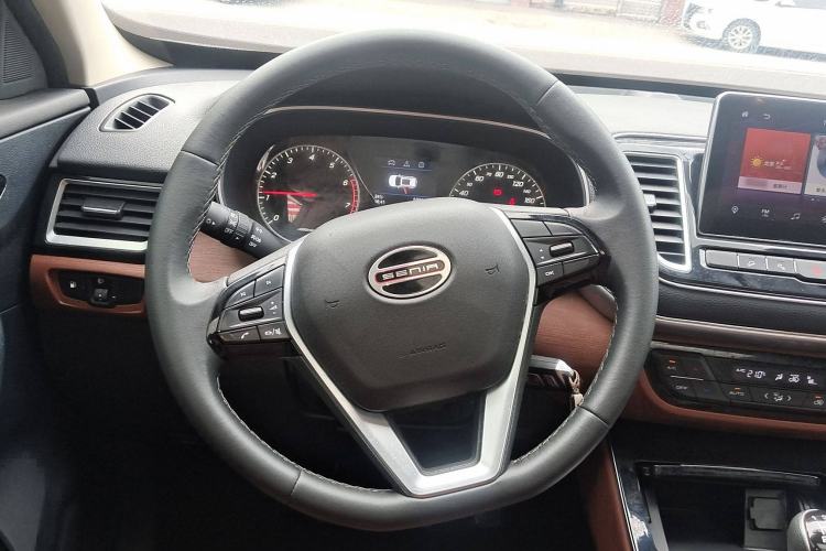 Used FAW Senya R9 2018 1.2T Manual Luxury Smart Edition Interior 2