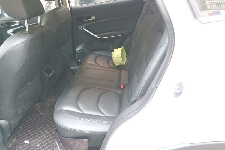 Used FAW Senya R9 2018 1.2T Automatic Prestige Smart Enjoyment Model Interior 4