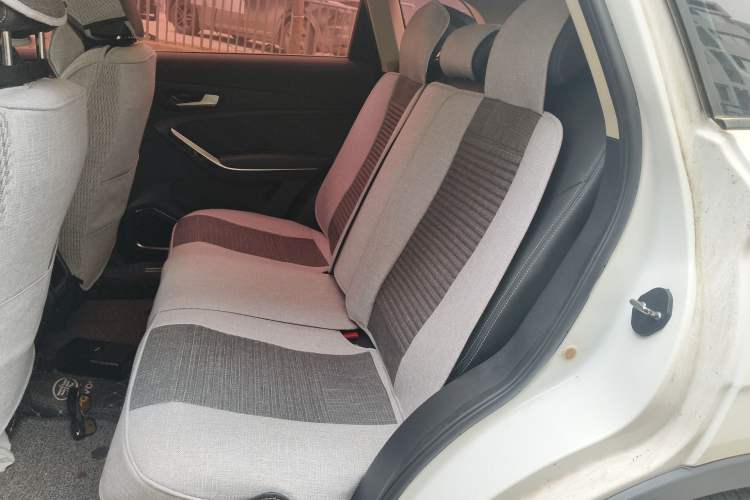 Used FAW Senya R9 2018 1.2T Manual Luxury Smart Edition Interior 4