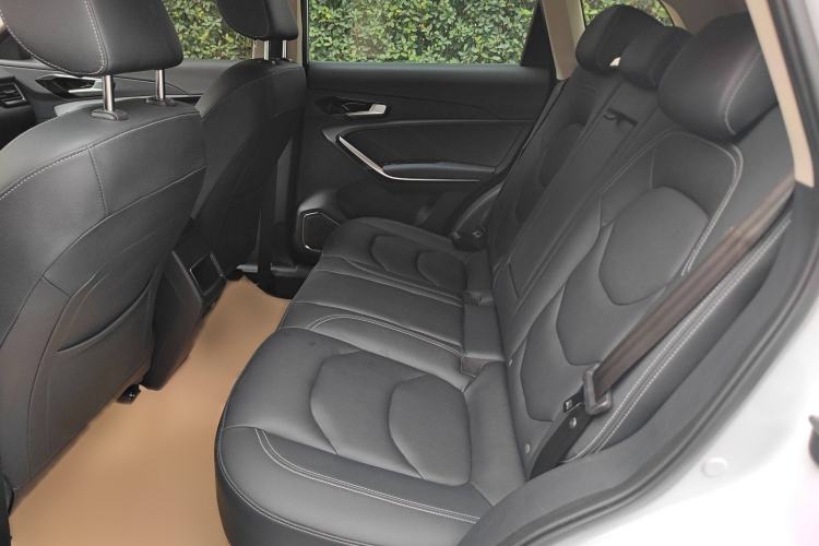 Used FAW Senya R9 2018 1.2T Automatic Comfortable Smart Edition Interior 5